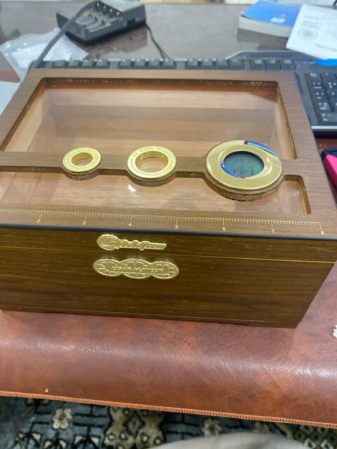 The Veritas Desktop Humidor – Glass-Top Cedar Chest