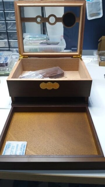 The Veritas Desktop Humidor – Glass-Top Cedar Chest