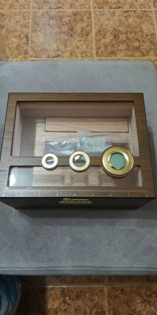 The Veritas Desktop Humidor – Glass-Top Cedar Chest