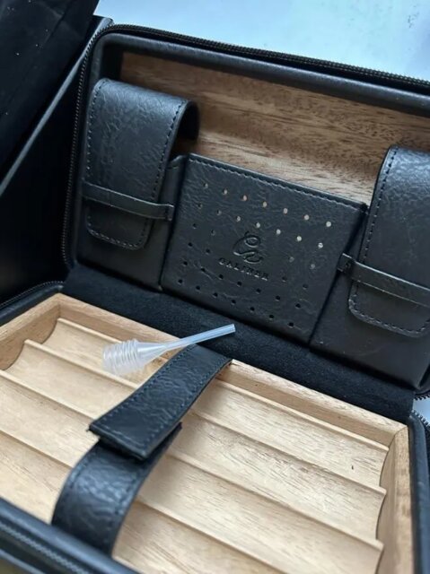 On-the-Move Class: Your Essential Leather Humidor!