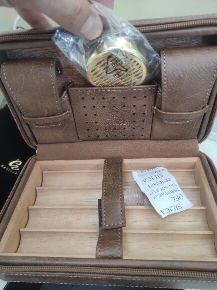 On-the-Move Class: Your Essential Leather Humidor!