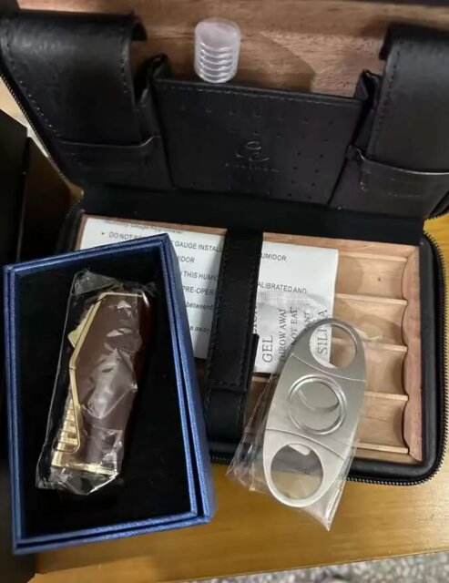 On-the-Move Class: Your Essential Leather Humidor!