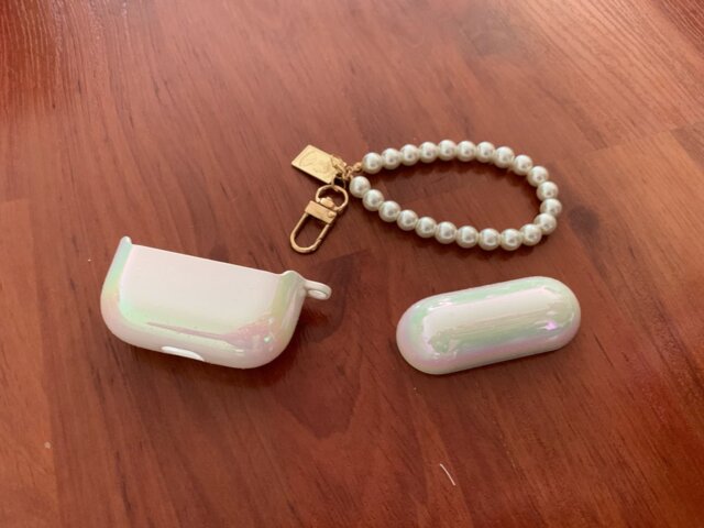 HOLOGRAPHIC PEARL AIRPODS CASE