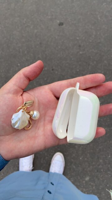 HOLOGRAPHIC PEARL AIRPODS CASE