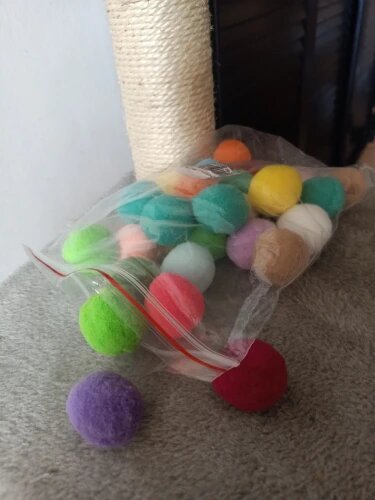 Purrfect Pom Poms