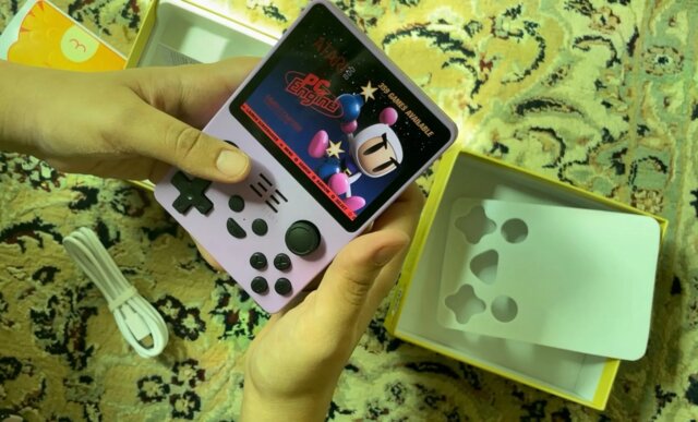 POWKIDDY RGB20S: Retro Handheld, 3.5-Inch IPS Screen, Fast-Charging