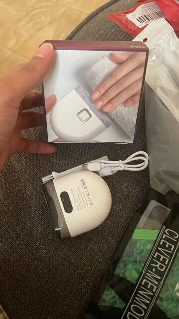 Finger nail clippers