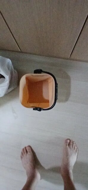 Portable Foldable Fishing Bucket EVA Live Fish Container with Rope 8-13L