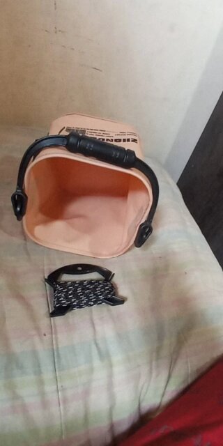 Portable Foldable Fishing Bucket EVA Live Fish Container with Rope 8-13L