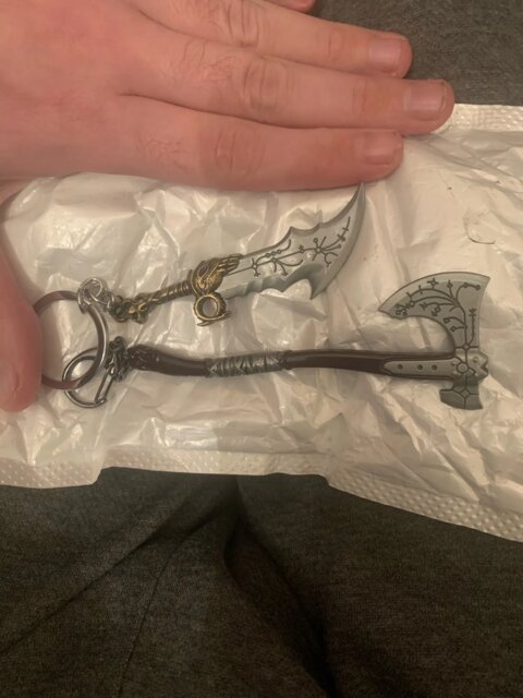 GOD OF WAR KEYCHAINS (Shield - Leviathan axe - Blades of chaos )