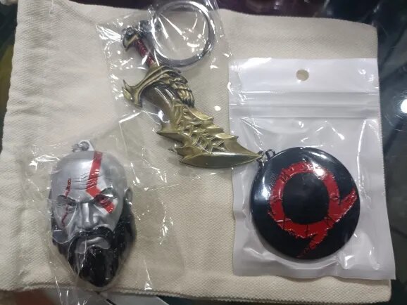 GOD OF WAR KEYCHAINS (Shield - Leviathan axe - Blades of chaos )