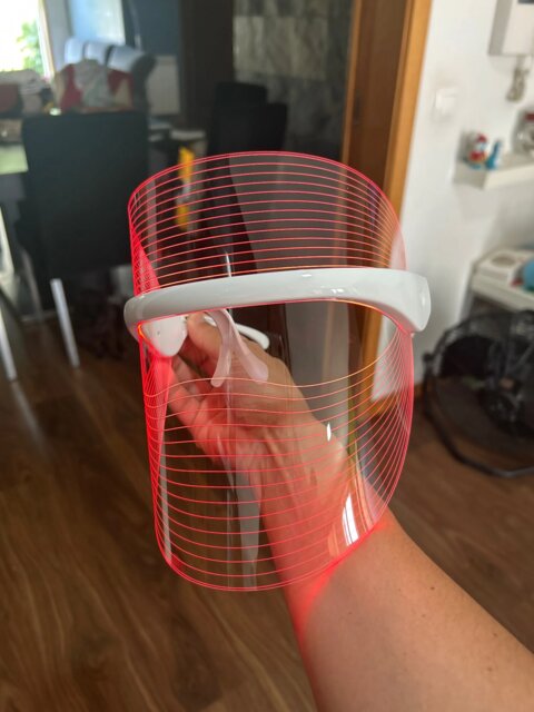AuraSight Light Therapy Shield: Blemish Banisher