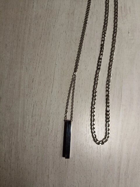 The Vertical Bar With Layered Chain – Aureus