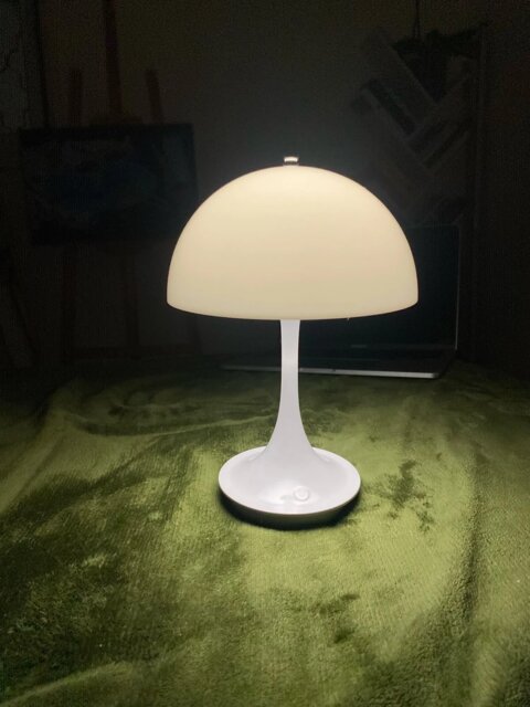 Bauhaus Mushroom Lamp – Rechargeable, Elegant & Touch-Controlled