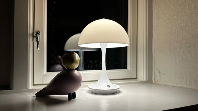 Bauhaus Mushroom Lamp – Rechargeable, Elegant & Touch-Controlled