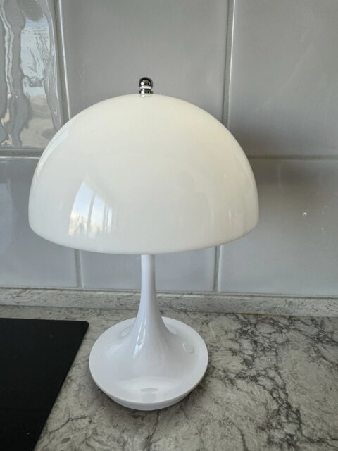 Bauhaus Mushroom Lamp – Rechargeable, Elegant & Touch-Controlled