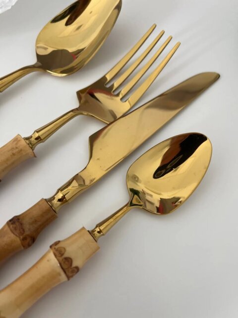 Couverts en inox et poignée en bambou