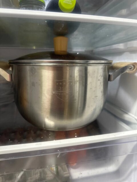Marmite en inox avec Couvercle.