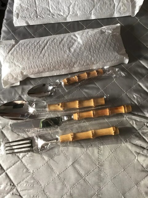 Couverts en inox et poignée en bambou
