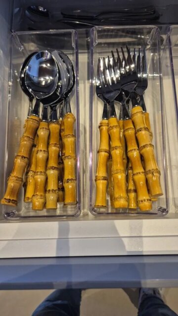 Couverts en inox et poignée en bambou