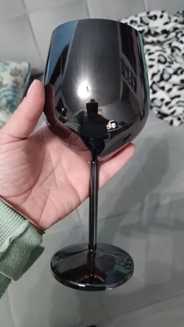 Verre chic à cocktail.